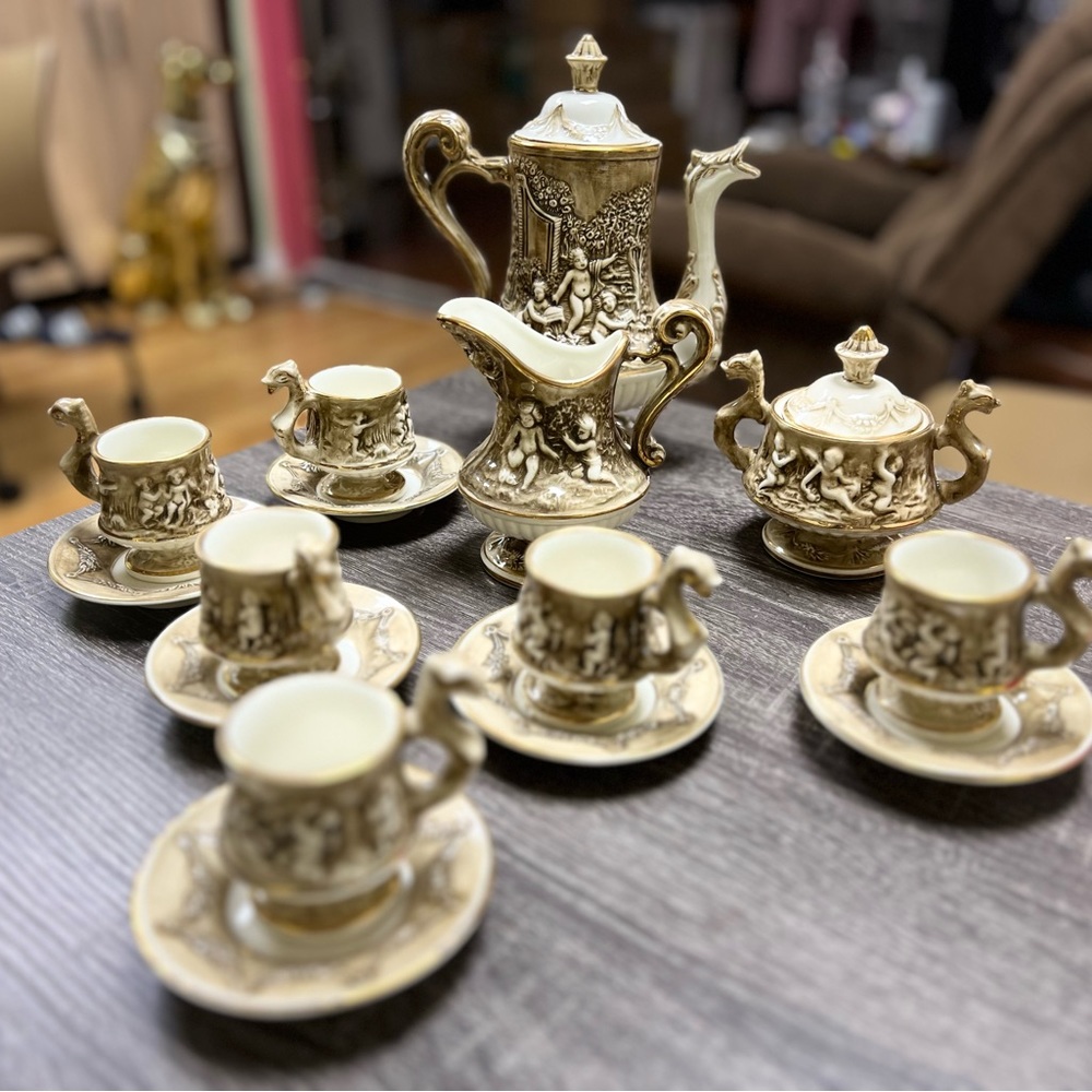 R. Capodimonte Italy tea set